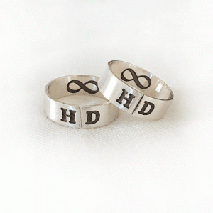 טבעת פס עם חריטה דו צדדית