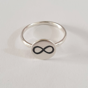 טבעת עיגול אות אחת