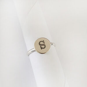 טבעת עיגול אות אחת