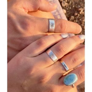 טבעת רקועה עם חריטה לנשים וגברים